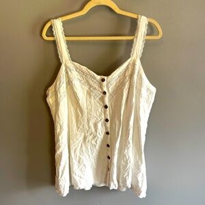 Torrid White Lace Tank Top Size 2 Buttons Lined Adjustable Straps